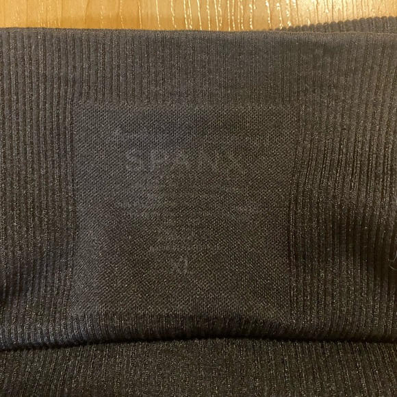Never Worn Spanx Ribbed Leggings with Tummy control. XL. - Picture 4 of 5